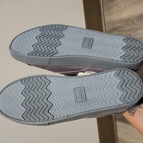 Mens Tom's " The Venice Collection" sneakers - Picture 4 of 4